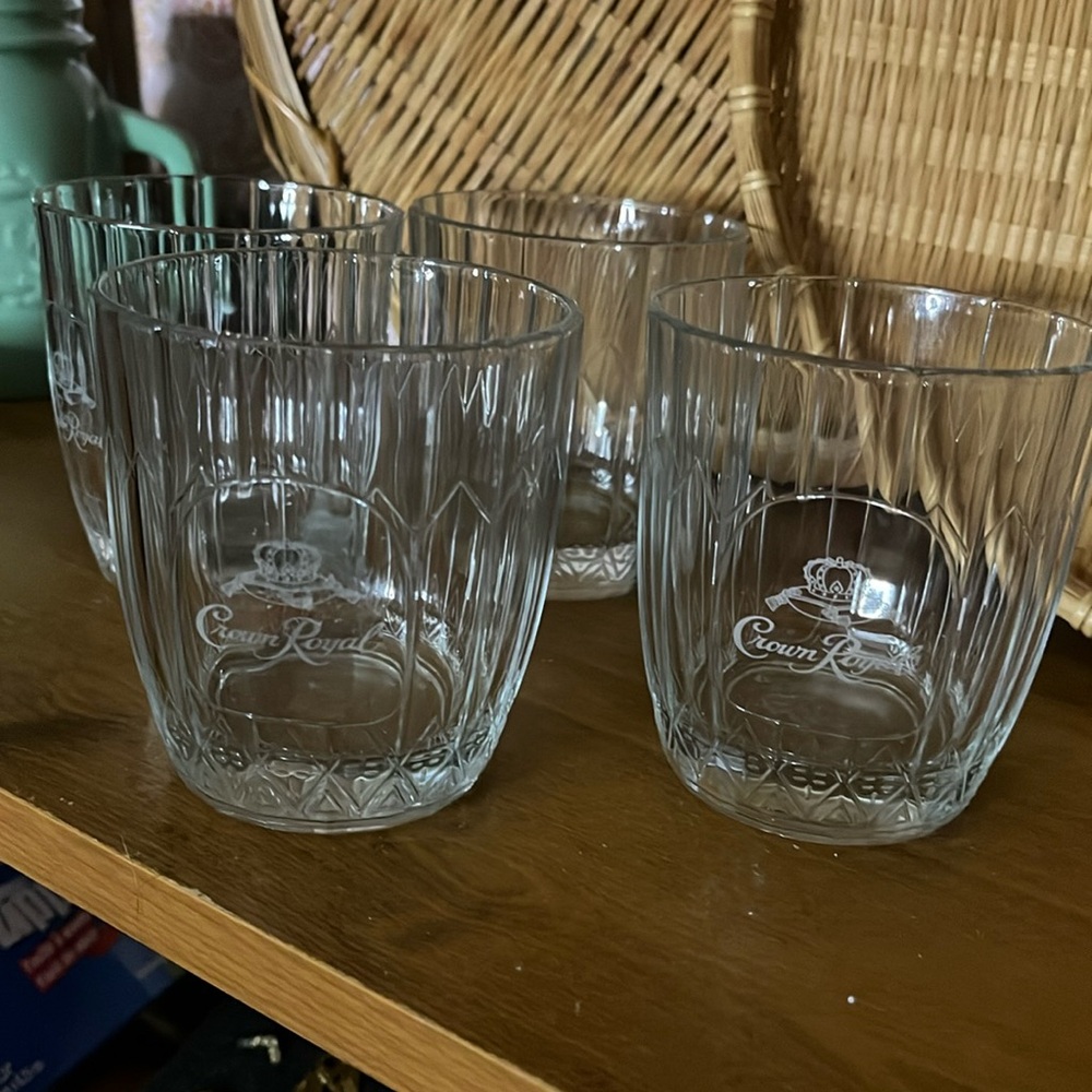 😄Crown Royal etched glassses whiskey